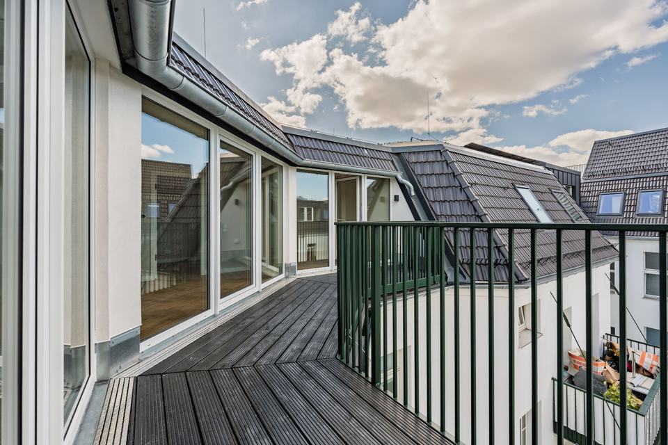Dachterrasse vor den neuen Dachgeschosswohnungen