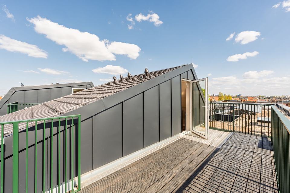 Dachterrasse mit Zugang zur Dachgeschosswohnung